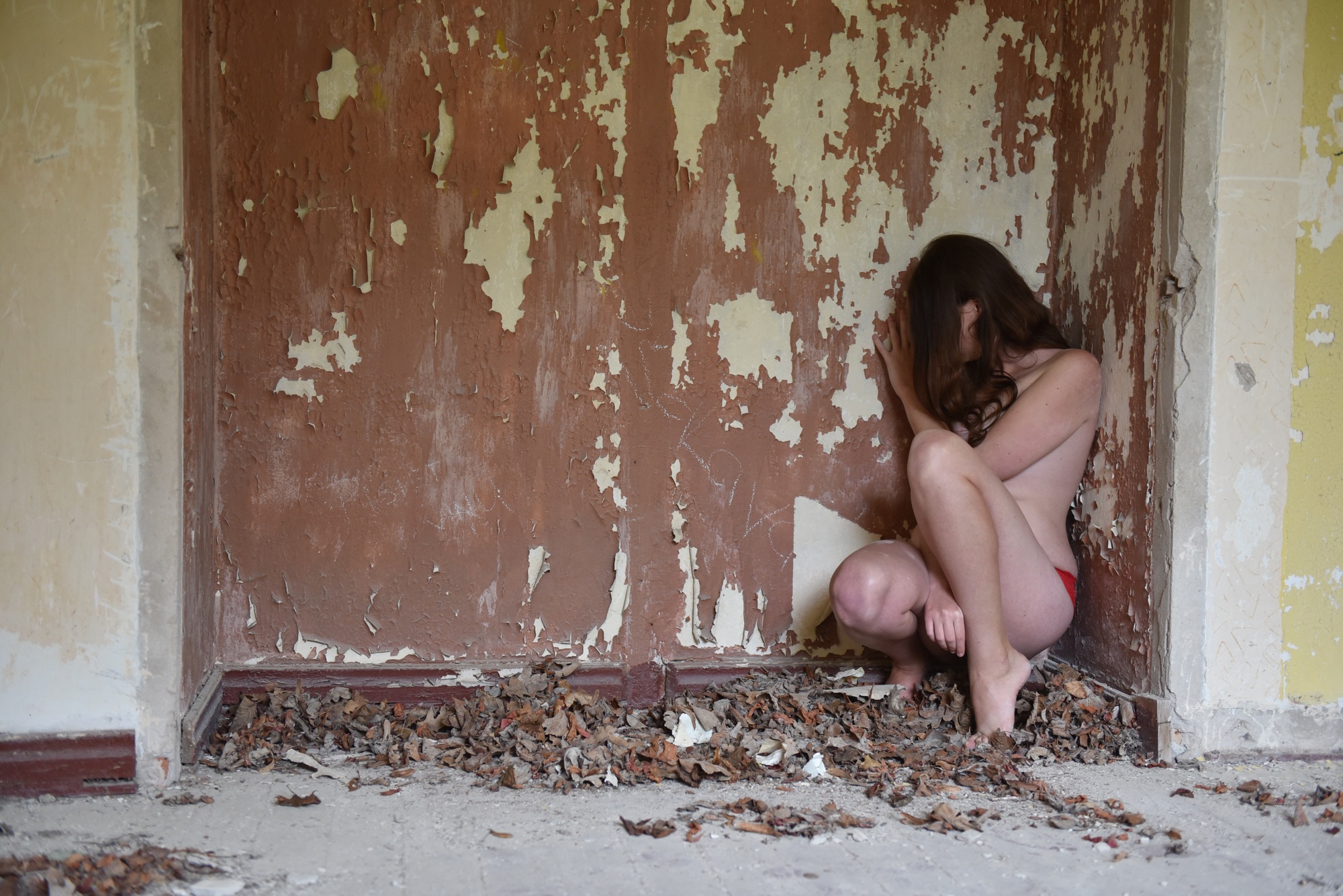 Nude girl posing for a photographer